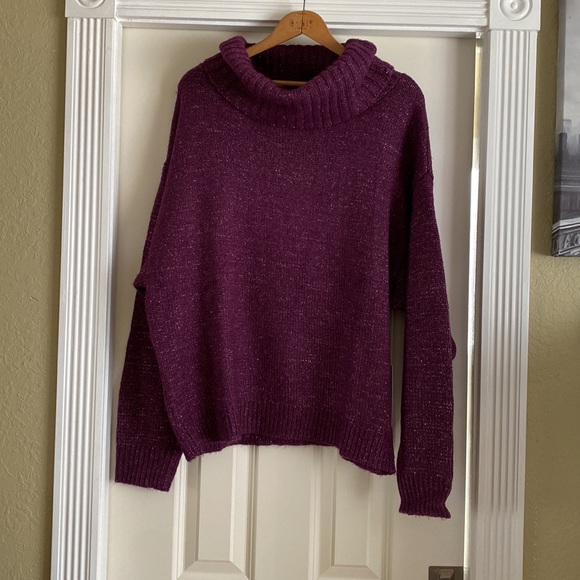 UGG Sweaters - Picture 2 of 6